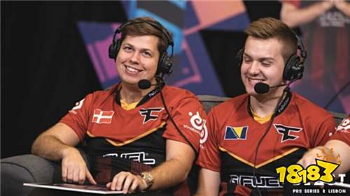 兰迪·强森与席林联手包办世界大赛胜投，助响尾蛇队成军仅四年即夺冠